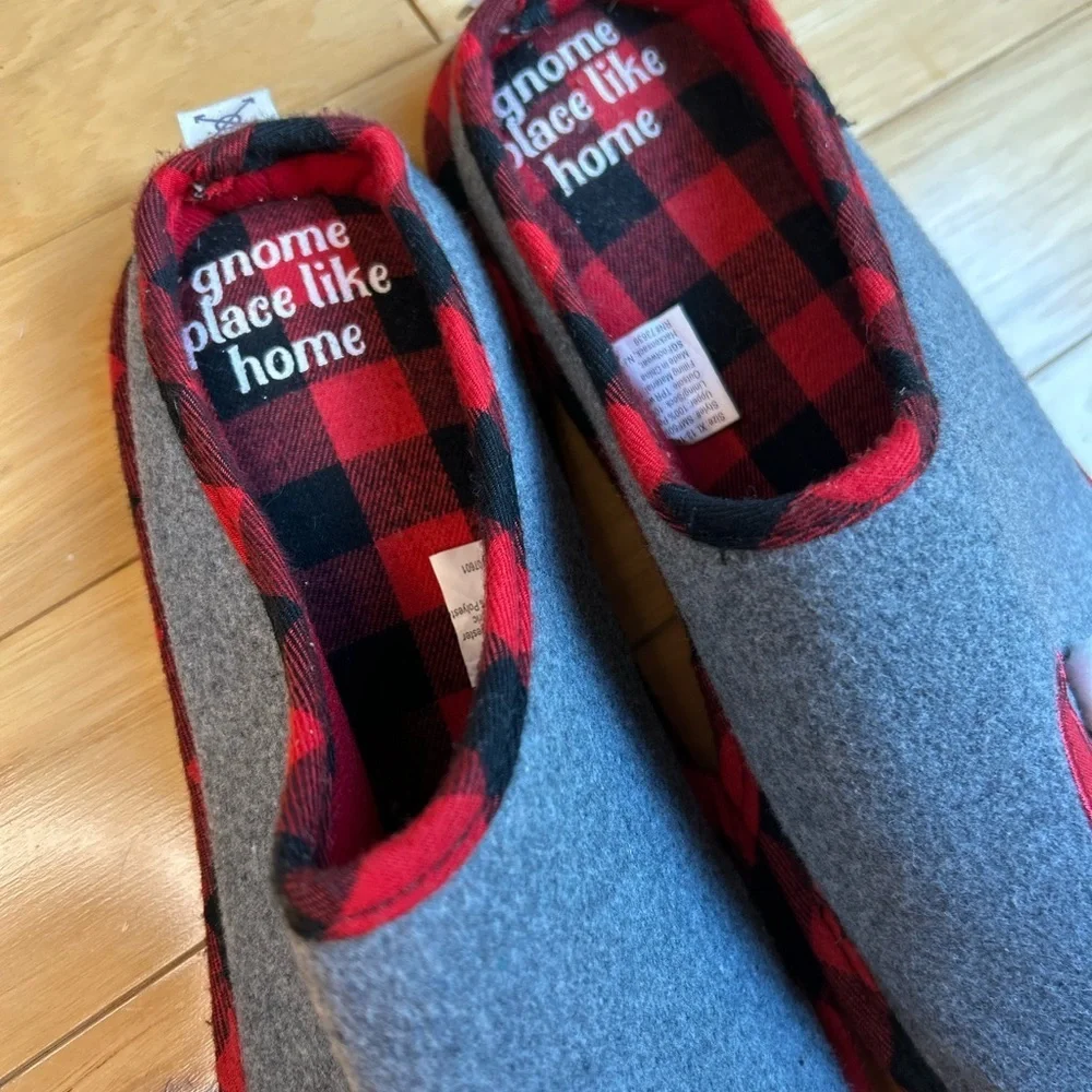 Dakota Gray and Red Men’s Slippers with Gnome Design - Picture 3 of 11